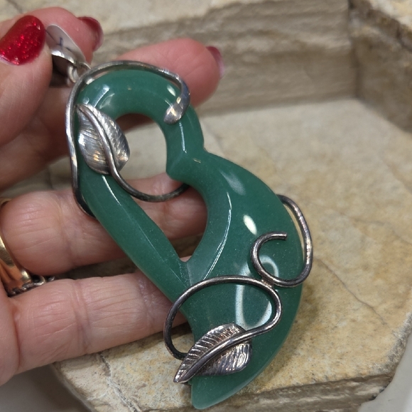 Sterling Silver Jadite Letter B Leaf Pendant - Picture 8 of 8